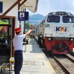 KAI Daop 2 Bandung Pastikan Perjalanan Kereta Tetap Normal Meski Gunung Anak Krakatau Erupsi