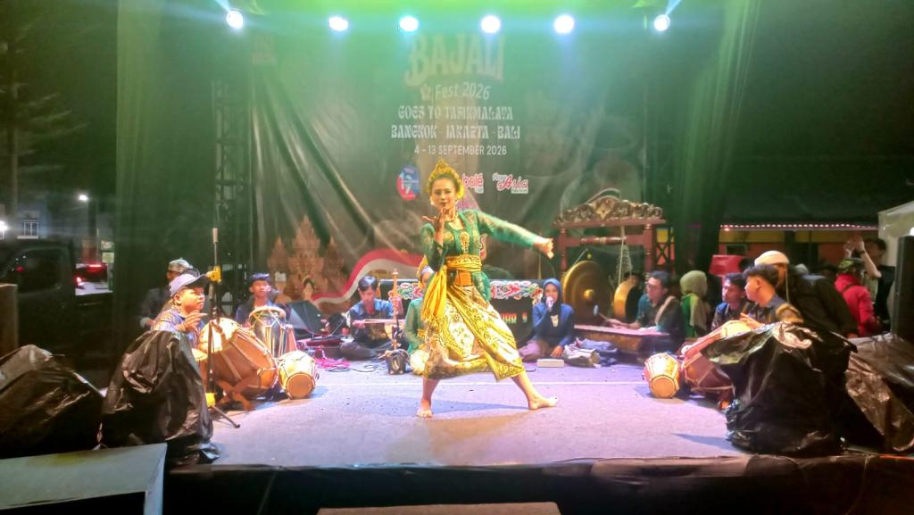 Malam Puncak Pasanggiri Jaipongan Kala Darma Meriah, Tungjer Jaipong Hipnotis Penonton di Plaza Asia Tasikmalaya