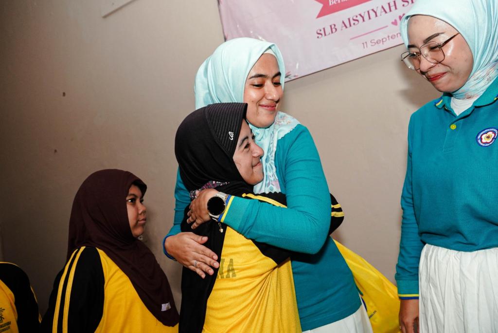 Srikandi dan PIKK PLN Tasikmalaya Berbagi di SLB Aisyiyah Singaparna, Edukasi PLN Mobile hingga Bakti Sosial