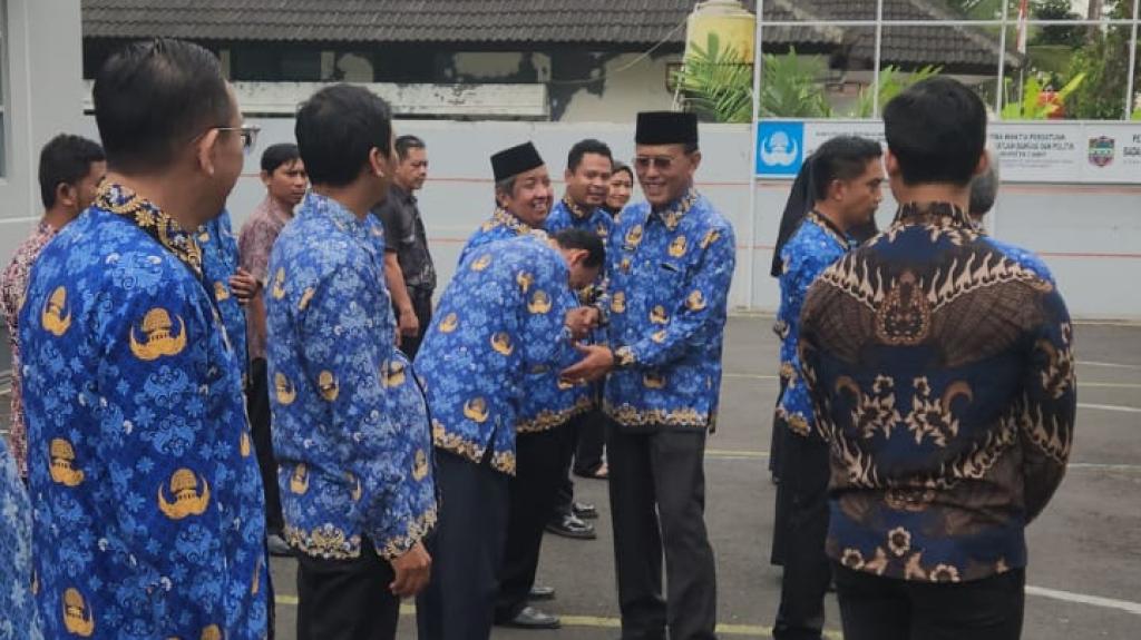 Jelang Apel Pagi, Bupati Herdiat Sidak Sejumlah OPD dan Soroti Kebersihan Lingkungan Kantor