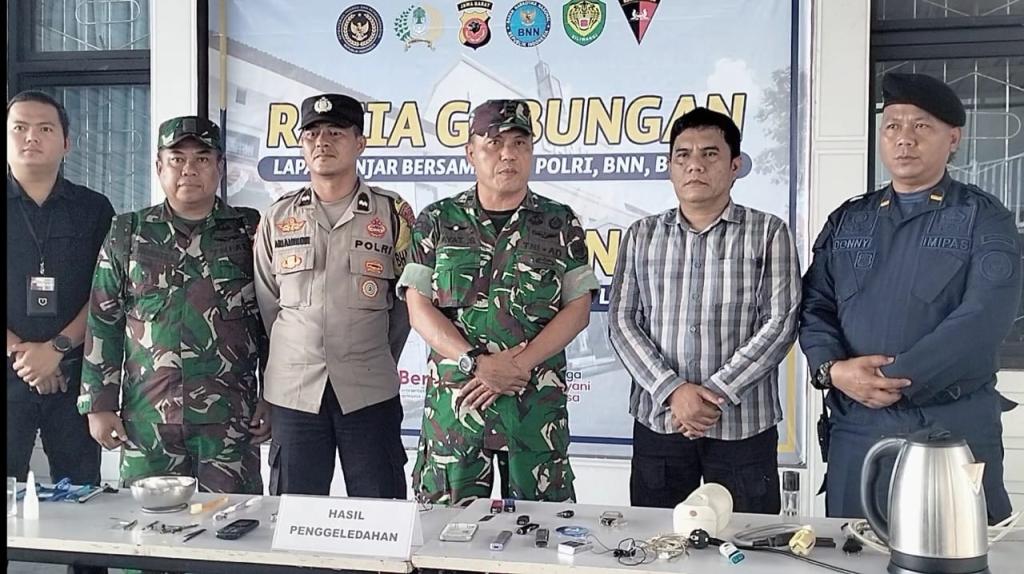 Perkuat Zero Halinar, Lapas Banjar Gelar Razia Gabungan Bersama TNI-Polri dan BNN: Ponsel Hingga Sajam Disita