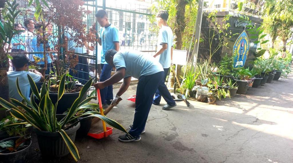 Sambut World Cleanup Day 2026, Warga SMAN 5 Tasikmalaya Gelar Aksi Ekologi dan Gotong Royong Kebersihan
