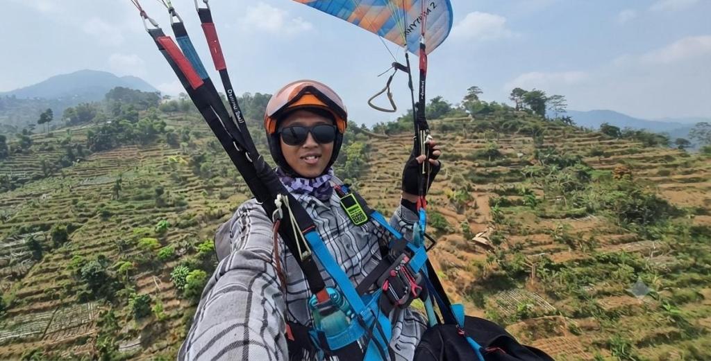 Satu-satunya Pilot Rating PL2 di Tasikmalaya, Cepy Avey Incar Lisensi Tandem demi Wisata Pasirgowong