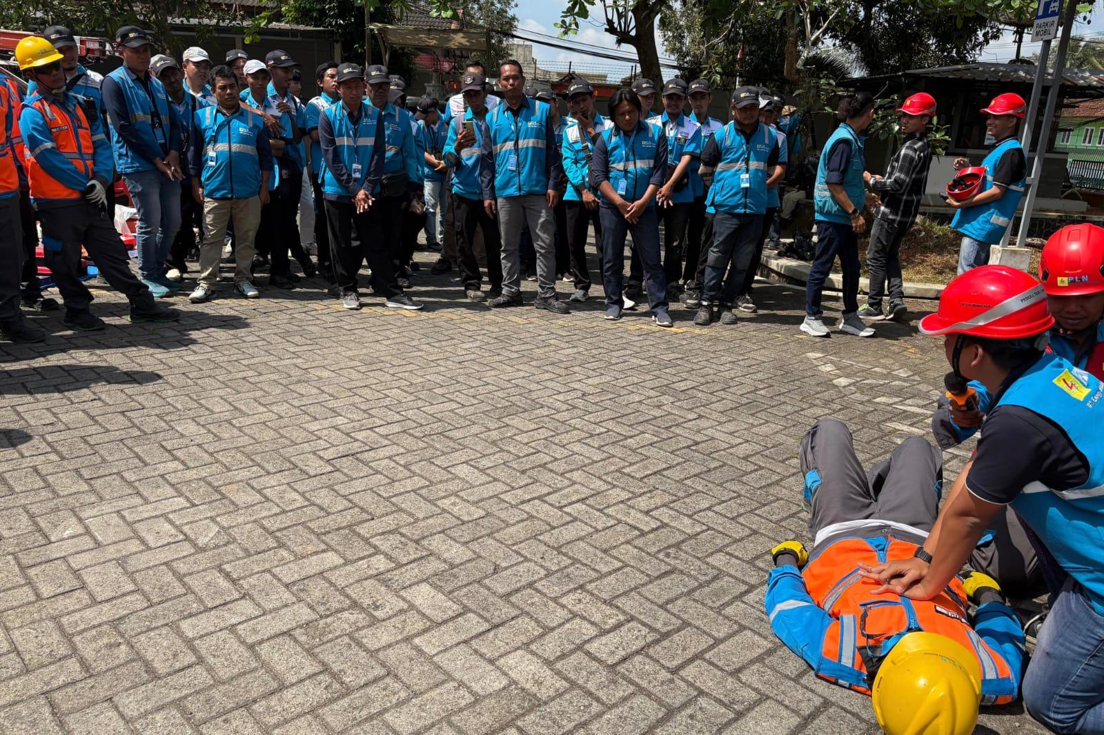 PLN UP3 Tasikmalaya Gelar Simulasi RJP, Perkuat Kesiapsiagaan Petugas Hadapi Kondisi Darurat