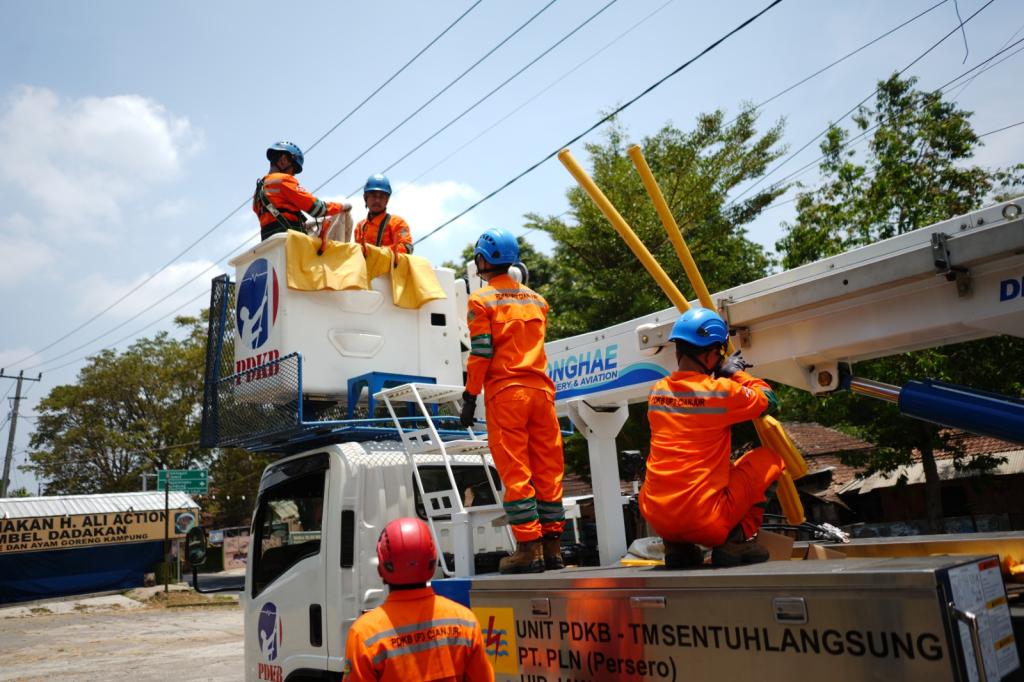 222 Personel PDKB PLN Lakukan Pemeliharaan Serentak di Kuningan, Listrik Tetap Menyala Tanpa Pemadaman