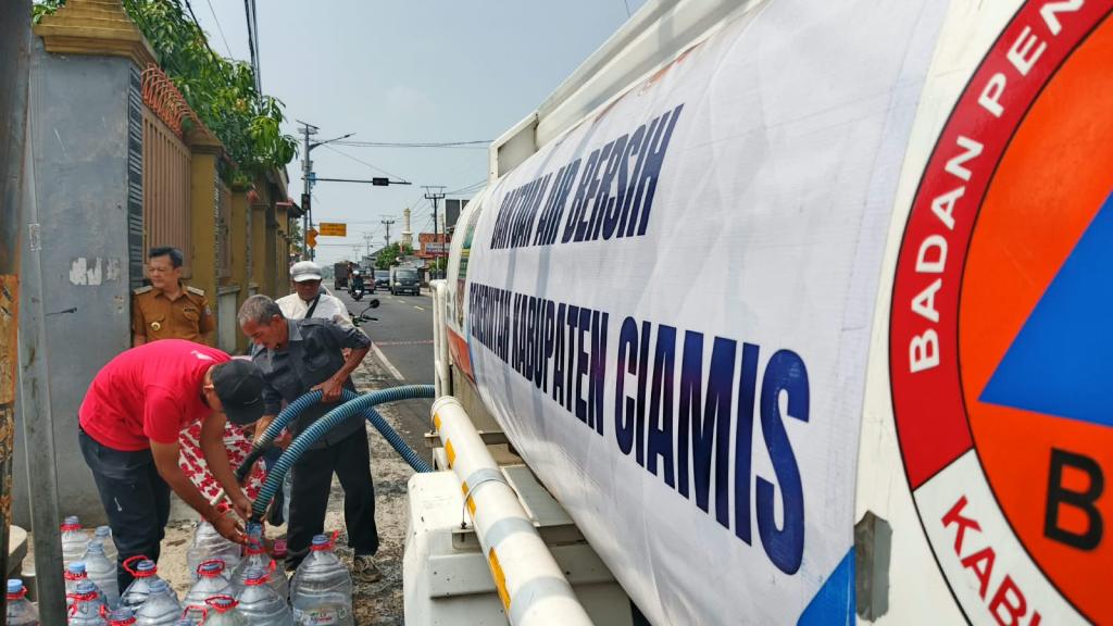 Kemarau Panjang, Warga Desa Cijulang Ciamis Kembali Terima Bantuan 45 Ribu Liter Air Bersih