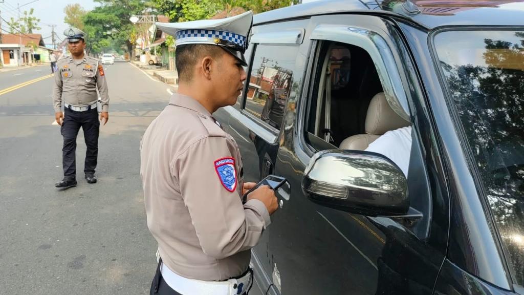 Satlantas Polres Ciamis Periksa 700 Kendaraan di Cijeungjing, Dorong Kepatuhan Pajak Kendaraan