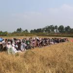 Dilanda Kekeringan, Warga Cisayong Tasikmalaya Gelar Salat Istisqa di Tengah Sawah
