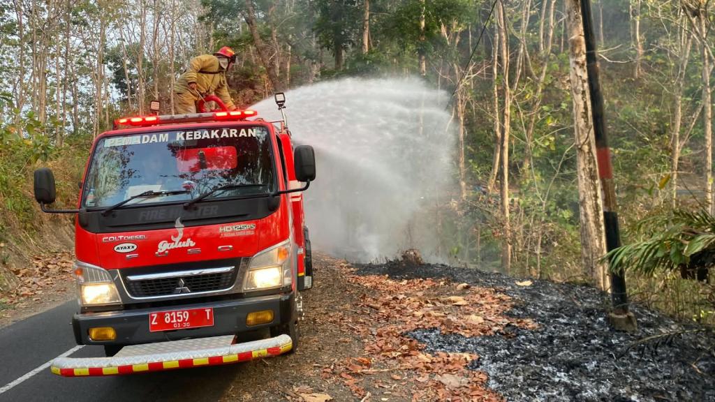 Kebakaran Lahan Ampah Jati di Pamarican Ciamis Capai Satu Hektare