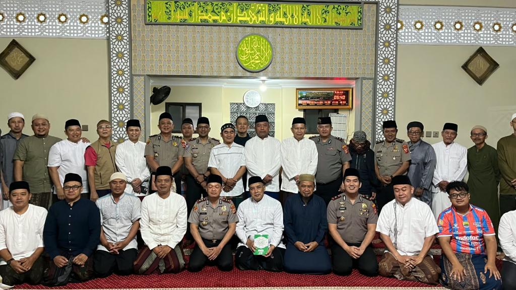 Subuh Keliling di Tasikmalaya, Kapolres Andik Eko Siswanto Sosialisasikan Call Center 110 dan Bahaya Geng Motor