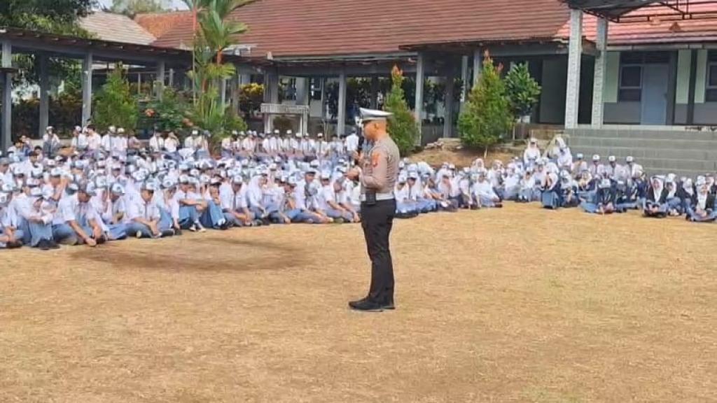 Police Goes to School di SMAN 3 Ciamis, Satlantas Edukasi Pelajar soal Bahaya Berkendara di Bawah Umur