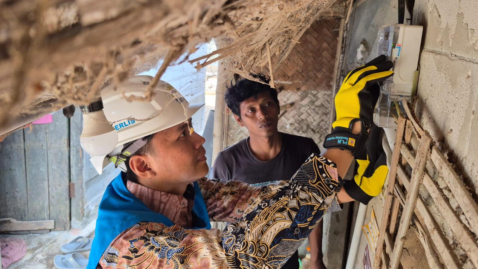 PLN dan Kementerian ESDM Hadirkan Listrik Gratis untuk Warga Kurang Mampu di Pelosok Karawang