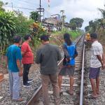 Jasad Perempuan yang Tertabrak Kereta Api di Indihiang Terseret 10 Meter dari TKP