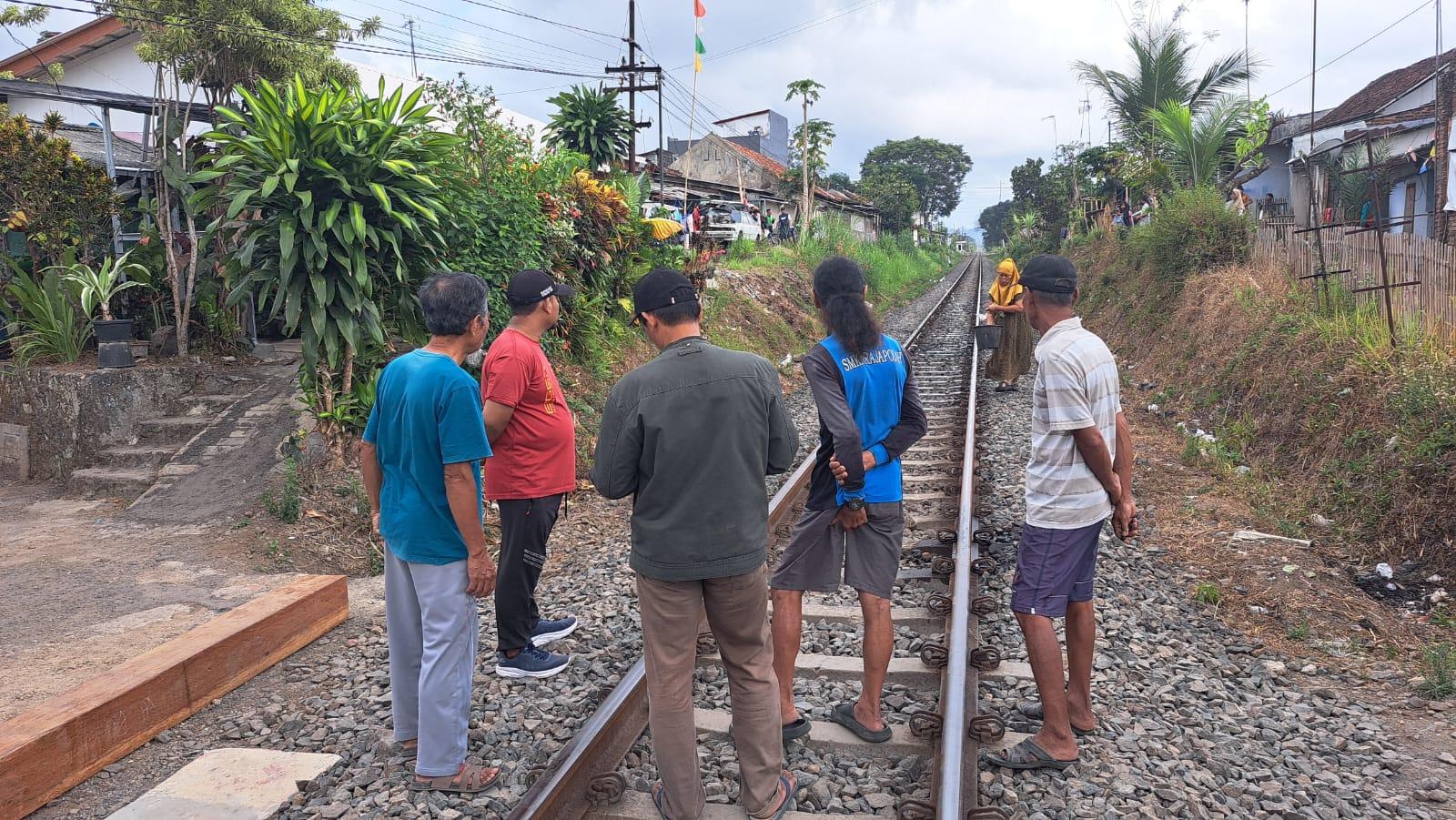 Jasad Perempuan yang Tertabrak Kereta Api di Indihiang Terseret 10 Meter dari TKP