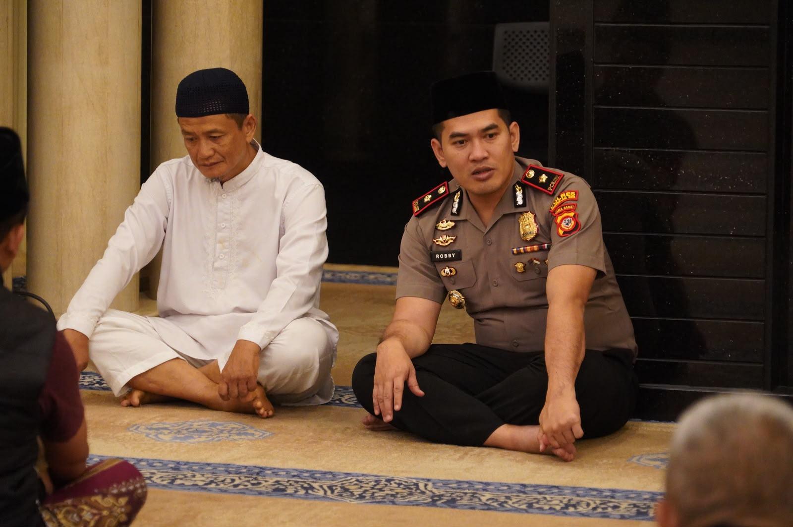 Subuh Keliling di Masjid Al Hidayah SPBU Cikurubuk, Polres Tasikmalaya Kota Perkuat Silaturahmi dengan Warga