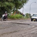 Jalan Mangin Tasikmalaya Rusak Berat, DPRD Soroti Truk Pasir Over Tonase