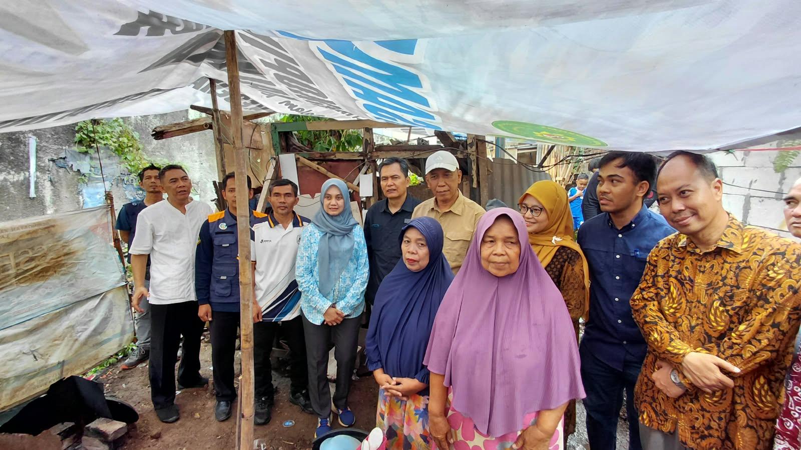 Kakek Nana Tinggal di Gubuk Bersama Cucu Berkebutuhan Khusus, Dinsos dan Bapenda Jabar Salurkan Bantuan