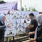 Sambut HUT ke-15 Partai NasDem, Lola Nelria Oktavia Bagikan Ratusan Paket Sembako di Tasikmalaya