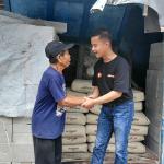 CV Armey Jaya Mandiri Bantu Material Bangunan untuk Kakek Nana, Lansia yang Tinggal di Gubuk Bersama Cucu Berkebutuhan Khusus
