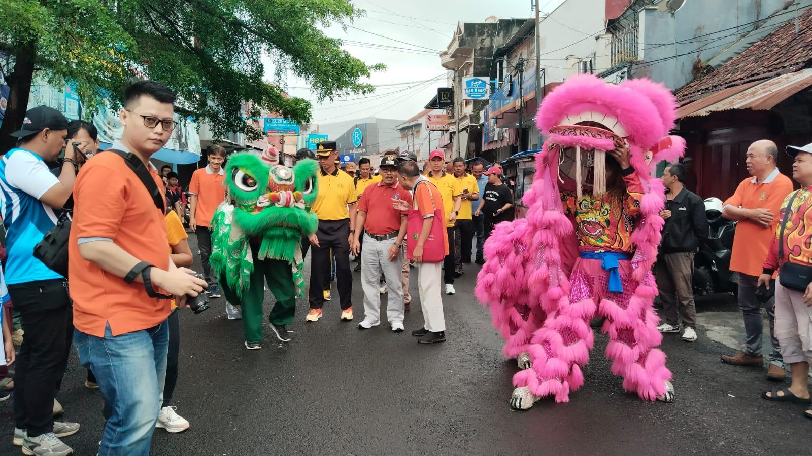 Peringati Harlah Nabi Kongzi ke-2577, 300 Peserta Lintas Agama Ikuti Jalan Santai Kerukunan di Kota Banjar