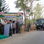 Irjenad Letjen TNI Erwin Djatniko Lepas Penyaluran Bantuan Bhakti TNI AD untuk 30 Ponpes di Tasikmalaya dan Garut