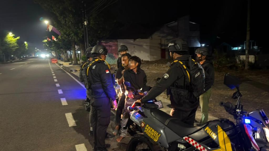 Jaga Kondusivitas Malam Hari, Tim Maung Galuh Polres Ciamis Sisir Titik Keramaian di Pusat Kota