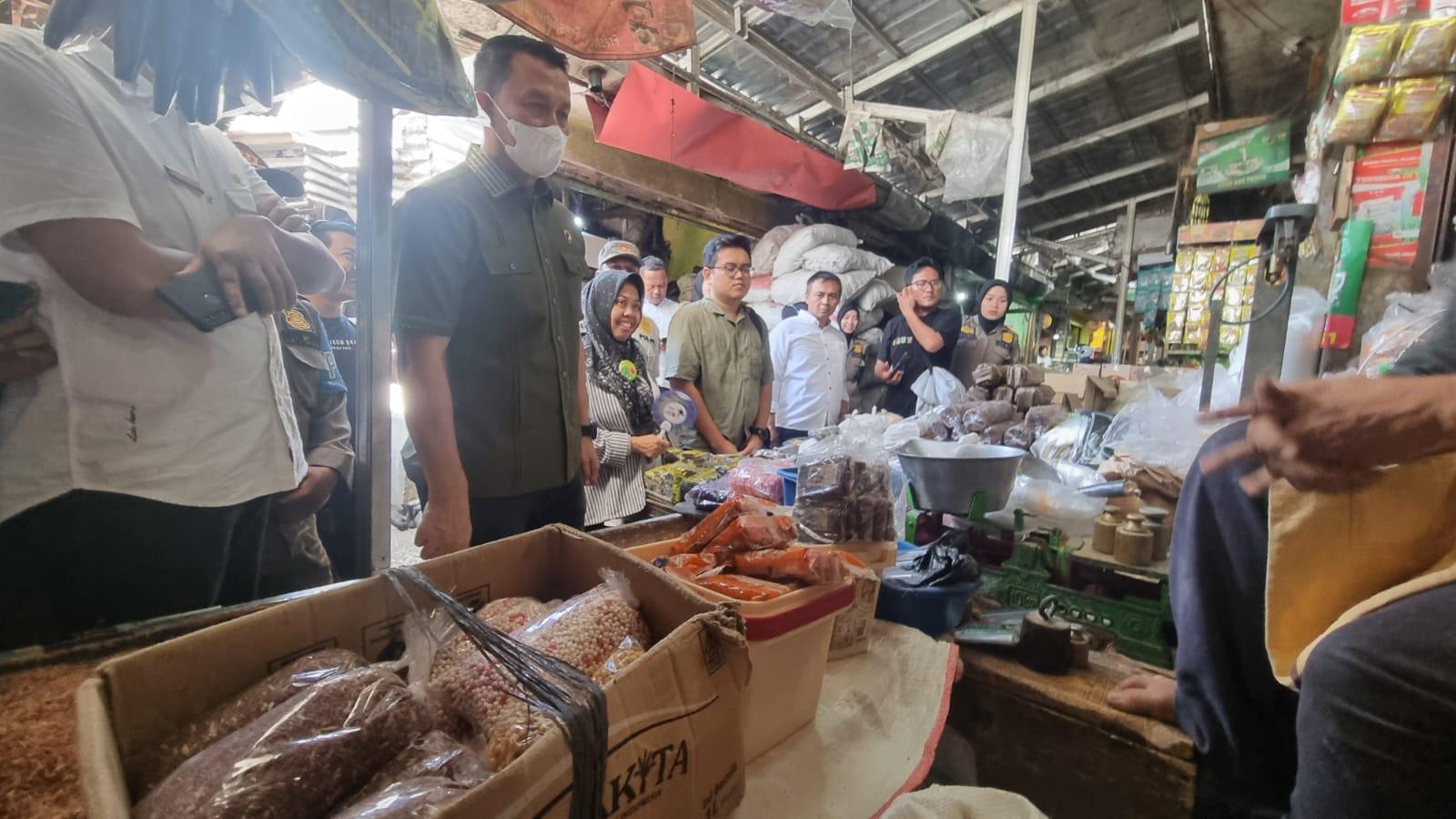 Jelang Ramadan, Polres Tasikmalaya dan Dinas Koperasi UKM Perdagangan Gelar Sidak Pasar