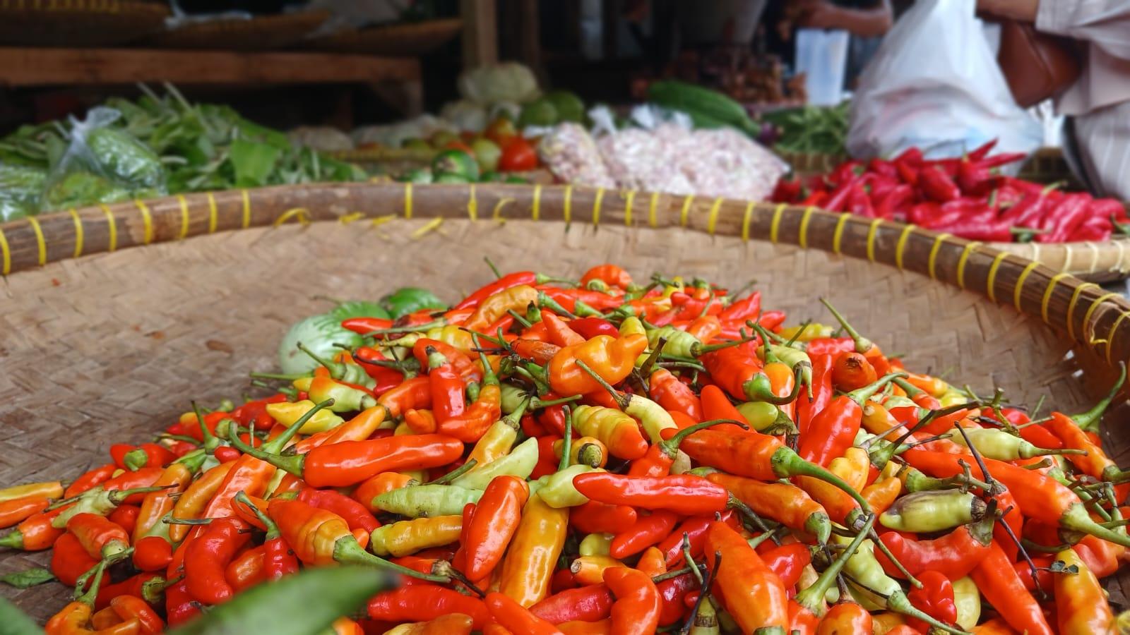 Jelang Ramadhan 1446 H, Harga Pangan di Pasar Cikurubuk Tasikmalaya Alami Kenaikan, Cabai Domba Rp100 Ribu per Kg