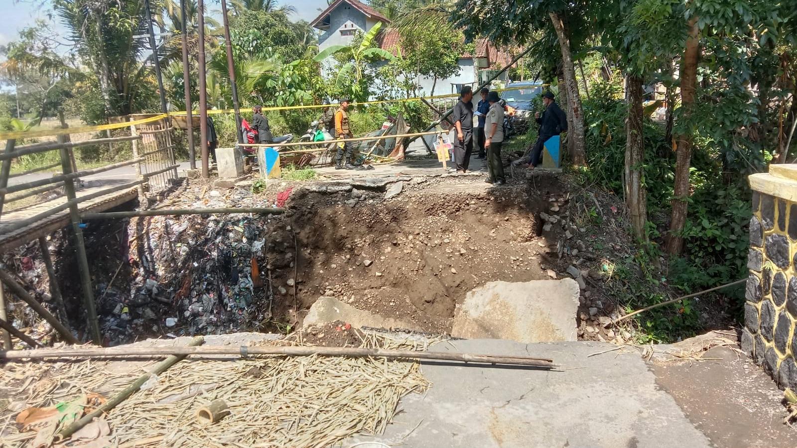 Jembatan Gunungkokol di Singaparna Tasikmalaya Putus Diterjang Banjir
