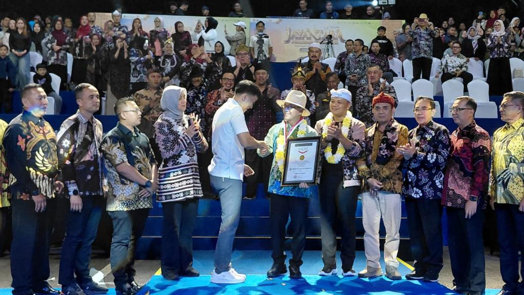 Kado Spesial Hari Jadi Ke-394, Pemkab Tasikmalaya Sabet Rekor MURI Dunia Sajian Opak Terbanyak
