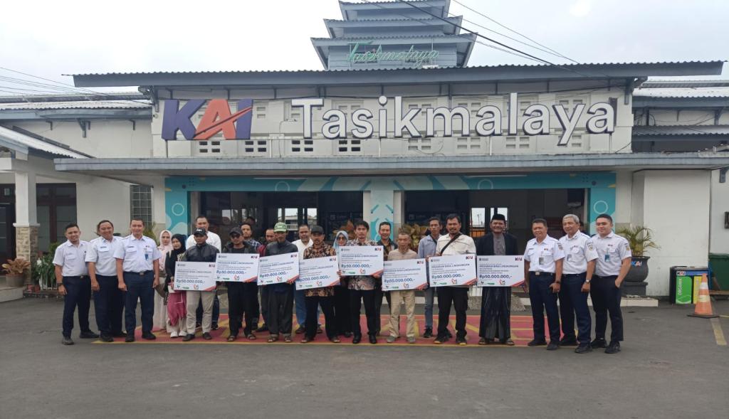 KAI Daop 2 Bandung Salurkan Bantuan Rp 550 Juta untuk Masyarakat