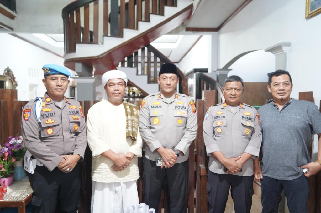 Kapolres Tasikmalaya Kota AKBP Moh Faruk Rozi Bersilaturahmi ke Yayasan Daarul Ihsan, Berikan Bantuan untuk ODGJ