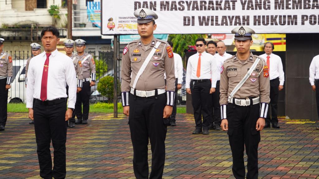 Kapolres Tasikmalaya Kota Beri Penghargaan kepada Personel Berprestasi