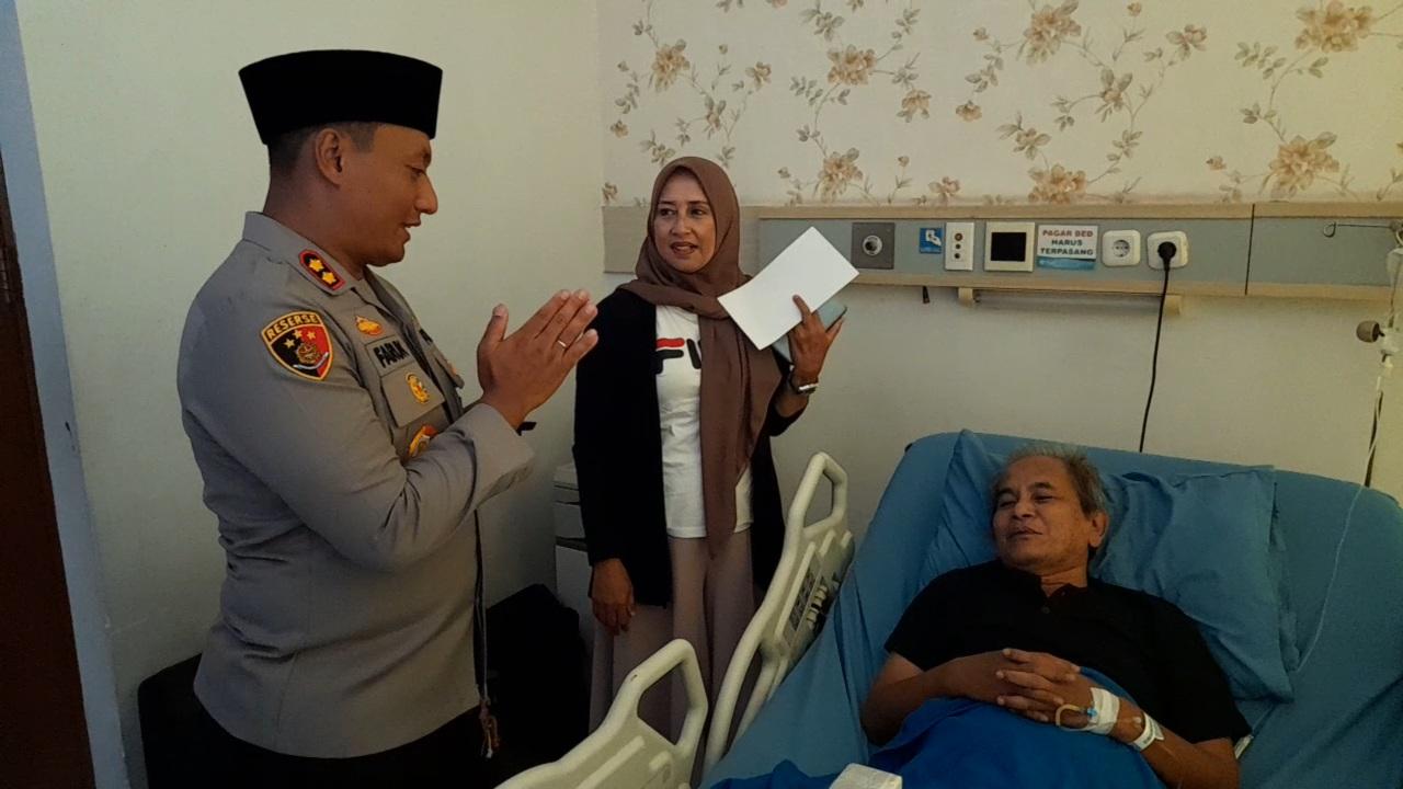 Kapolres Tasikmalaya Kota Jenguk Korlap Aksi Nanang Nurjamil Setelah Tumbang di Balai Kota