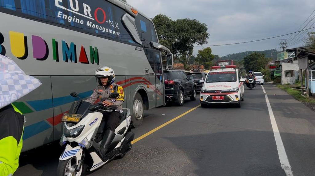 Kapolres Tasikmalaya Kota Kawal Langsung Ambulans Terjebak Macet di Jalur Gentong