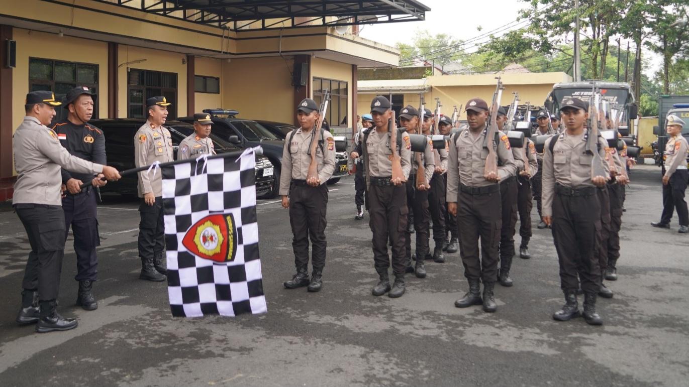 Kapolres Tasikmalaya Kota Lepas 24 Bintara Remaja untuk Mengikuti Tradisi Pembaretan