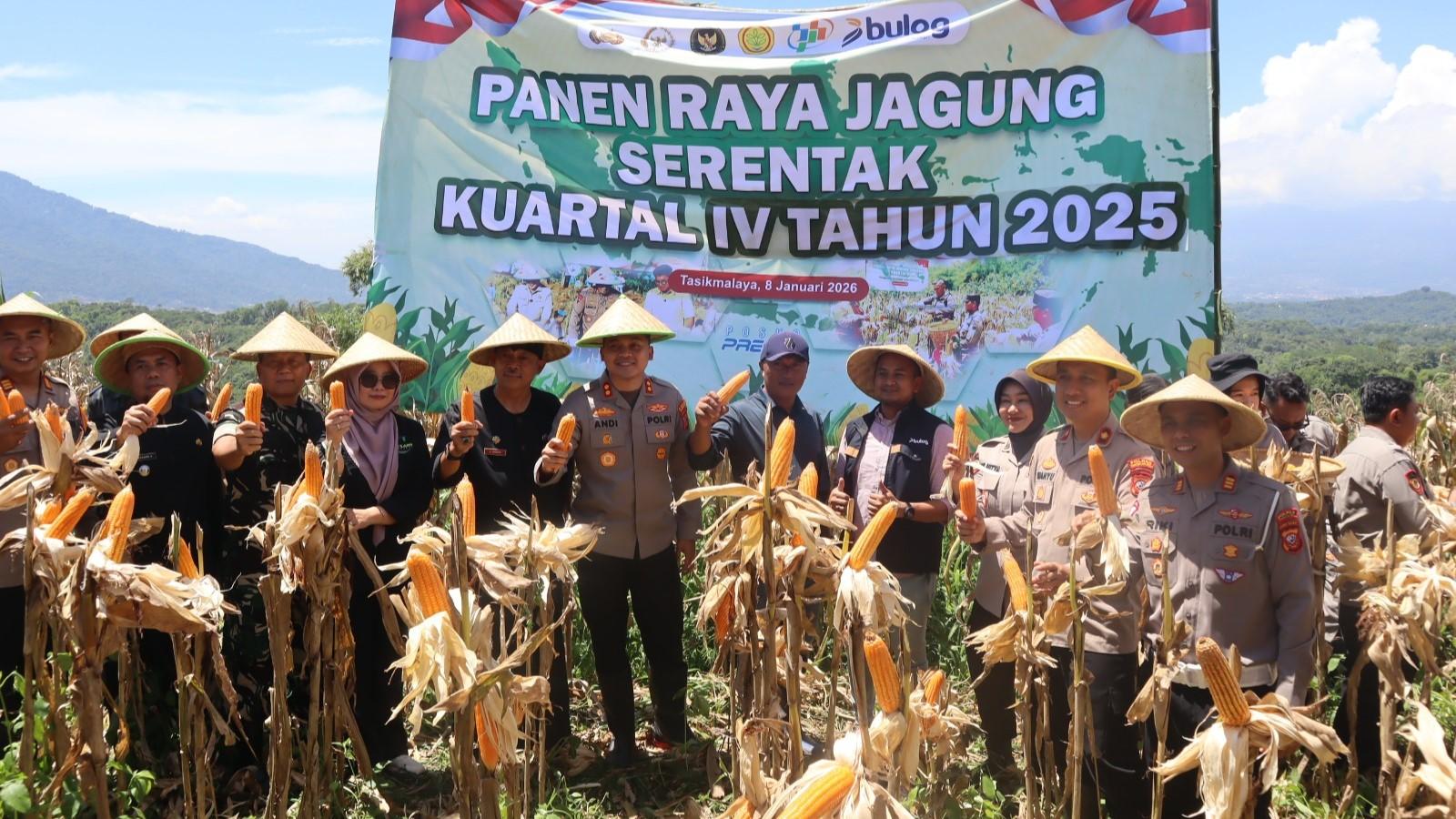 Kapolres Tasikmalaya Kota Panen Raya Jagung Serentak Kuartal IV 2025 di Pagerageung, Dorong Produktivitas Pertanian Daerah