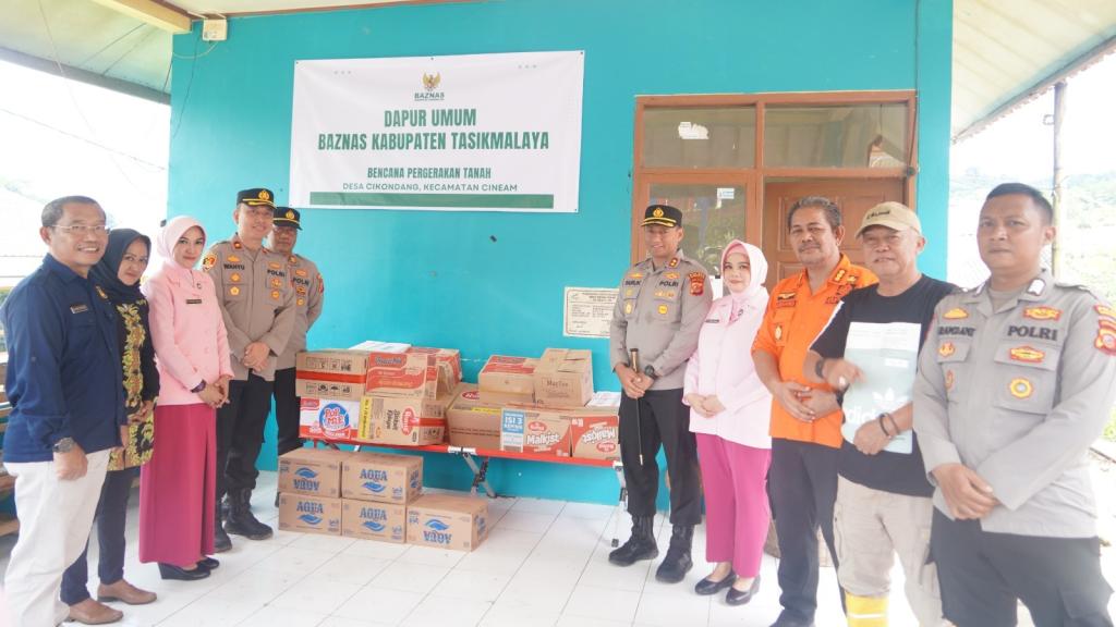 Kapolres Tasikmalaya Kota Salurkan Bantuan bagi Korban Pergeseran Tanah di Cineam