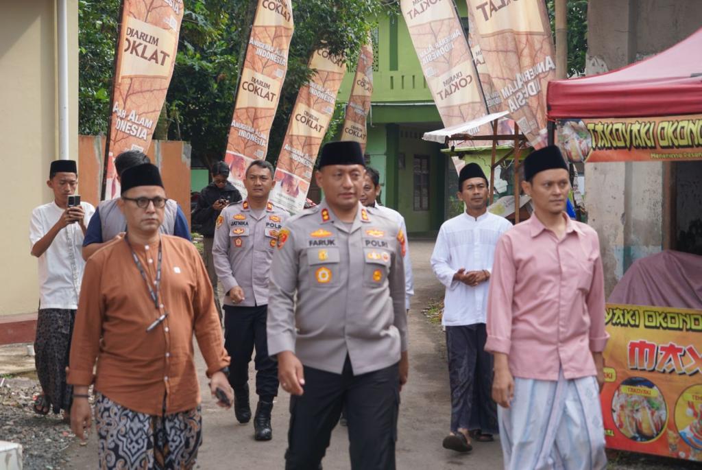 Kapolres Tasikmalaya Kota Sambangi Ponpes Al-Mukhtariyah, Perkuat Sinergi dan Salurkan Bantuan Kemanusiaan