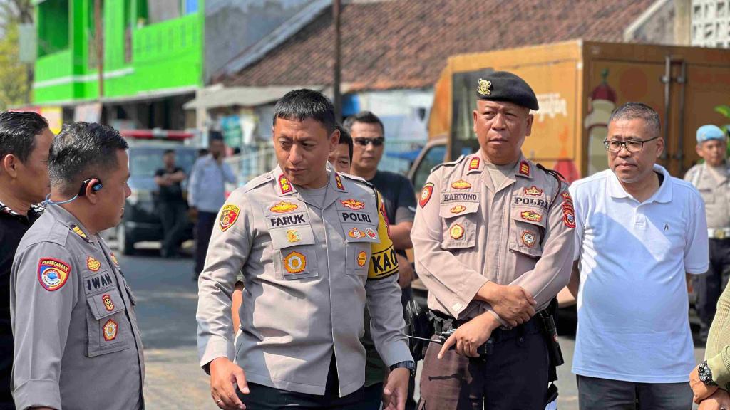 Kapolres Tasikmalaya Kota Tinjau Penertiban Sungai Cimulu, Ajak Warga Peduli Lingkungan