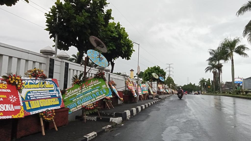 Ketidakkonsistenan Pemkot Tasikmalaya dalam Menyikapi Tradisi Karangan Bunga Jadi Sorotan
