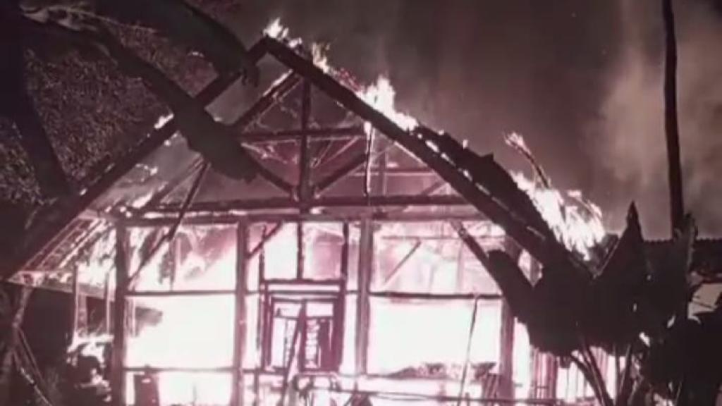 Asyik Nongkrong, Pas Pulang Rumah Seorang Pemuda di Ciamis Hangus Terbakar