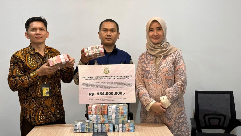 Kejari Kabupaten Tasikmalaya Setorkan Uang Rampasan dan Pengganti ke Kas Negara