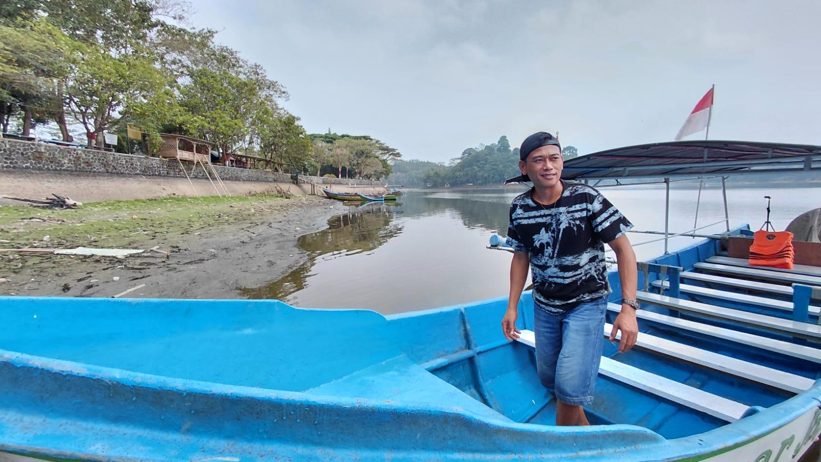 Kemarau Panjang Surutkan Air Situ Gede Tasikmalaya, Pendapatan Jasa Sewa Perahu Anjlok hingga 75 Persen