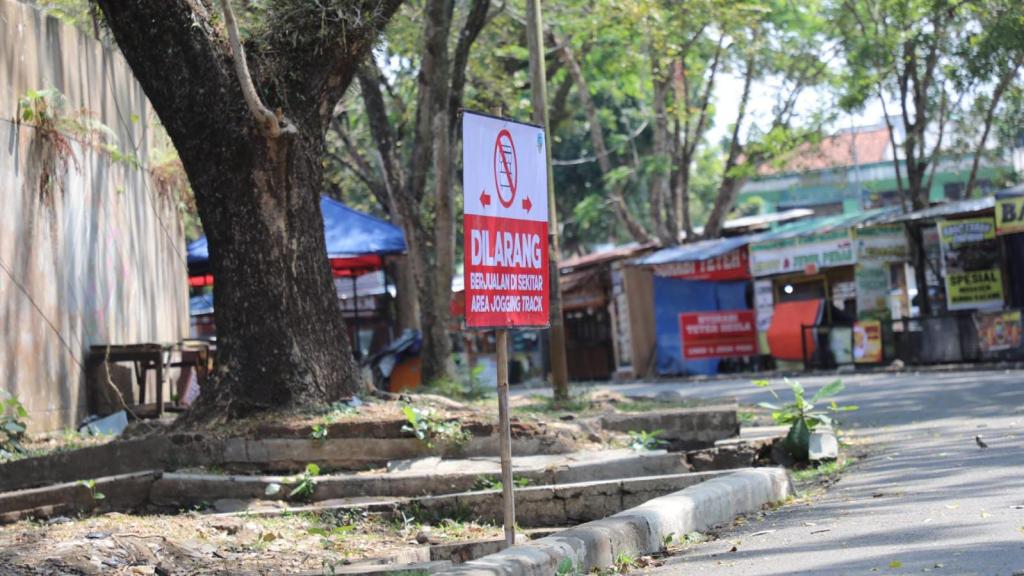 Kembalikan Fungsi Ruang Olahraga, Pemkot Tasikmalaya Sterilkan PKL di Jogging Track Stadion Wiradadaha