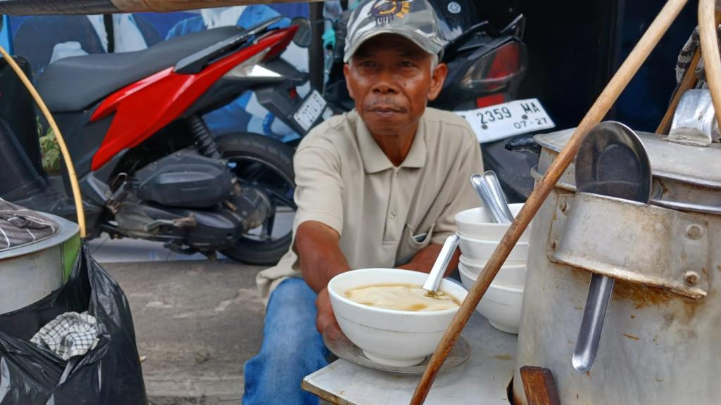 Kembang Tahu Kuah Jahe: Cita Rasa Tradisional yang Menyegarkan dan Berkhasiat di Tasikmalaya