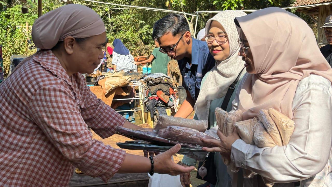 Ketua TP PKK Ciamis Tinjau Warga Terdampak Banjir di Panumbangan
