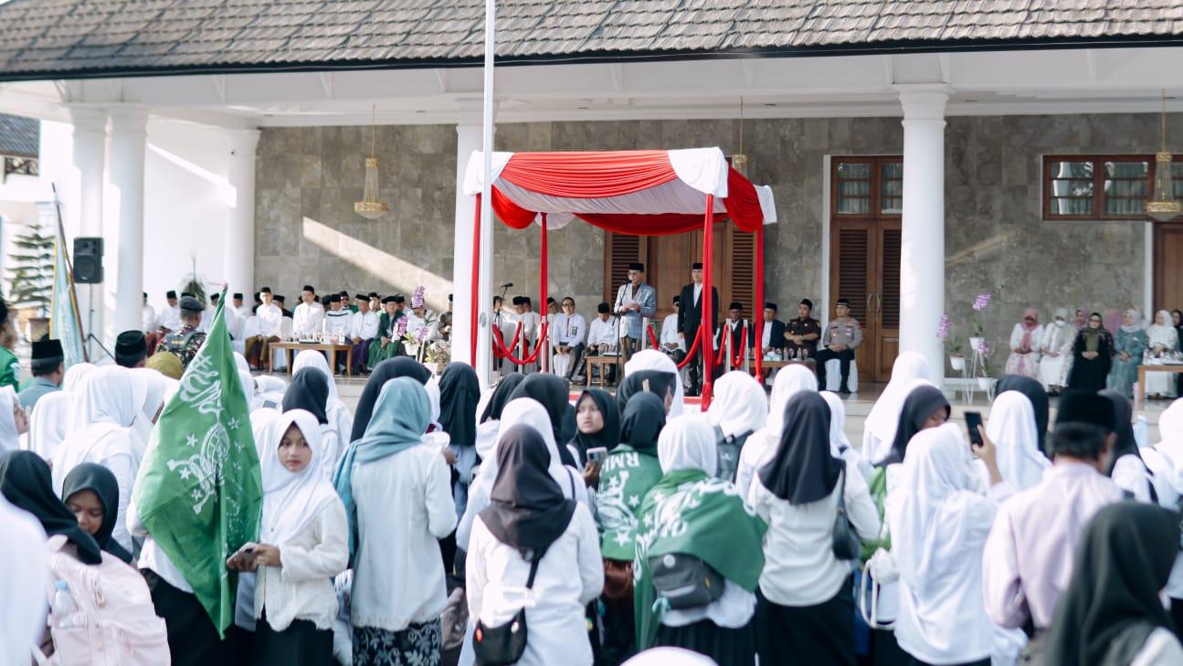 Kirab Resolusi Jihad NU Ciamis 2026, Bupati Herdiat Ajak Santri Teladani Perjuangan Ulama Menuju Indonesia Emas
