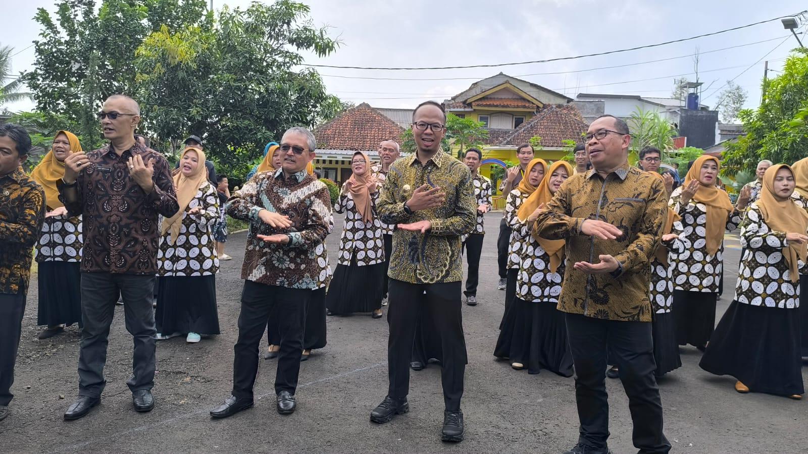 Kunjungi Kampung Literasi Kalista, Kepala Perpusnas RI Apresiasi Inisiatif Warga Tasikmalaya
