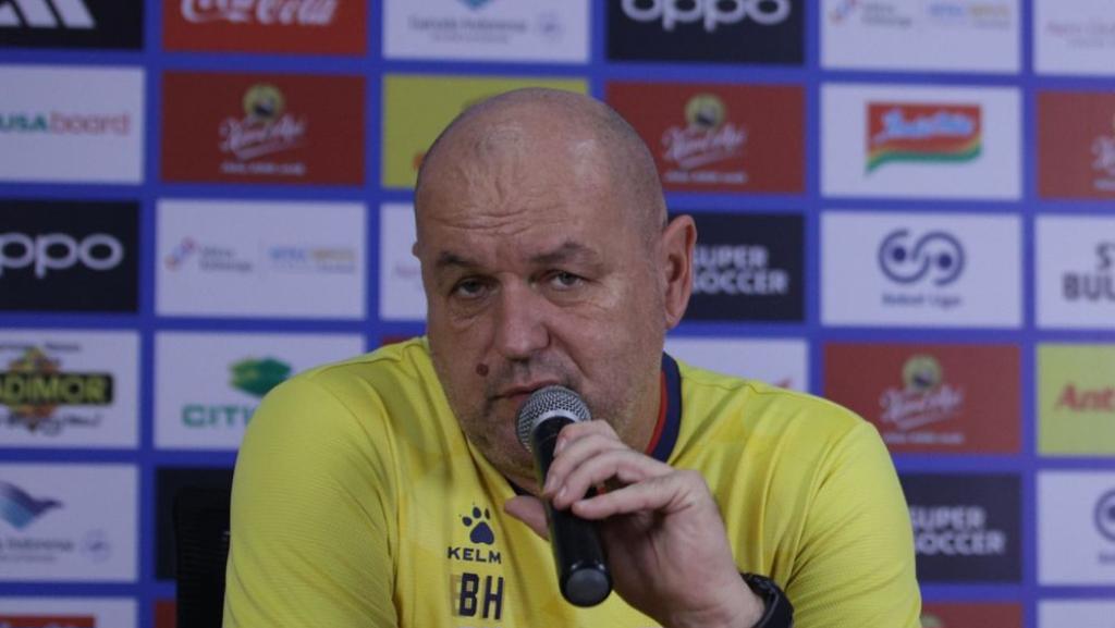 Duel Klasik di GBT, Bojan Hodak Waspadai Transformasi Persebaya di Bawah Bernardo Tavares